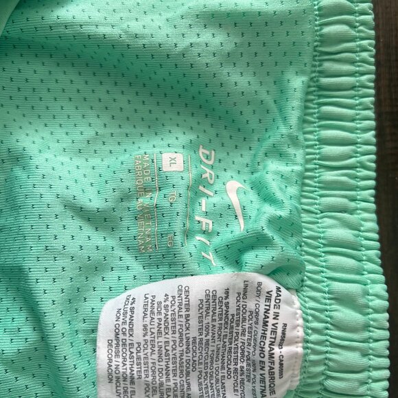 Nike Dri-Fit Shorts XL - Picture 3 of 4
